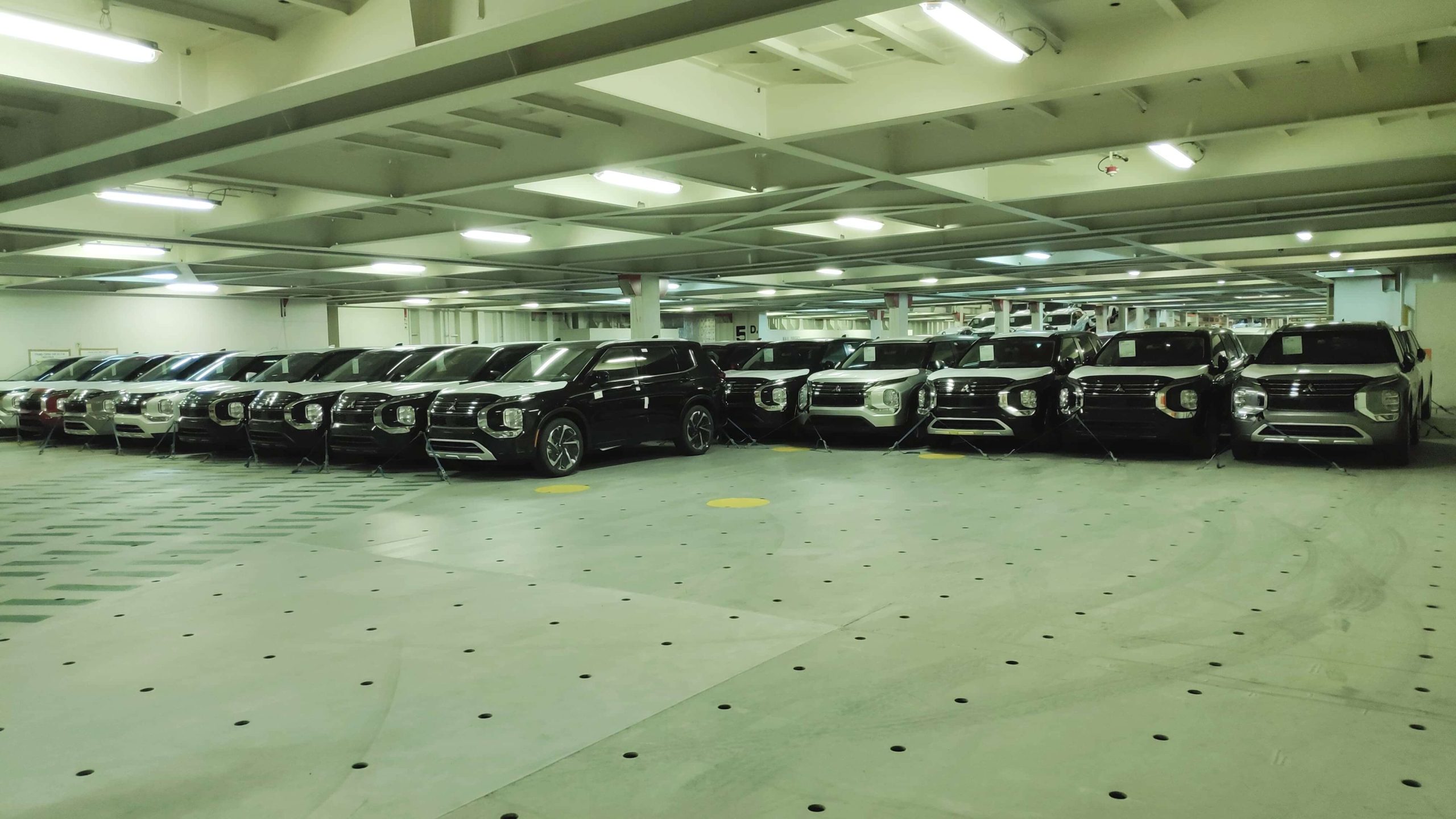 Car carrier port supervision