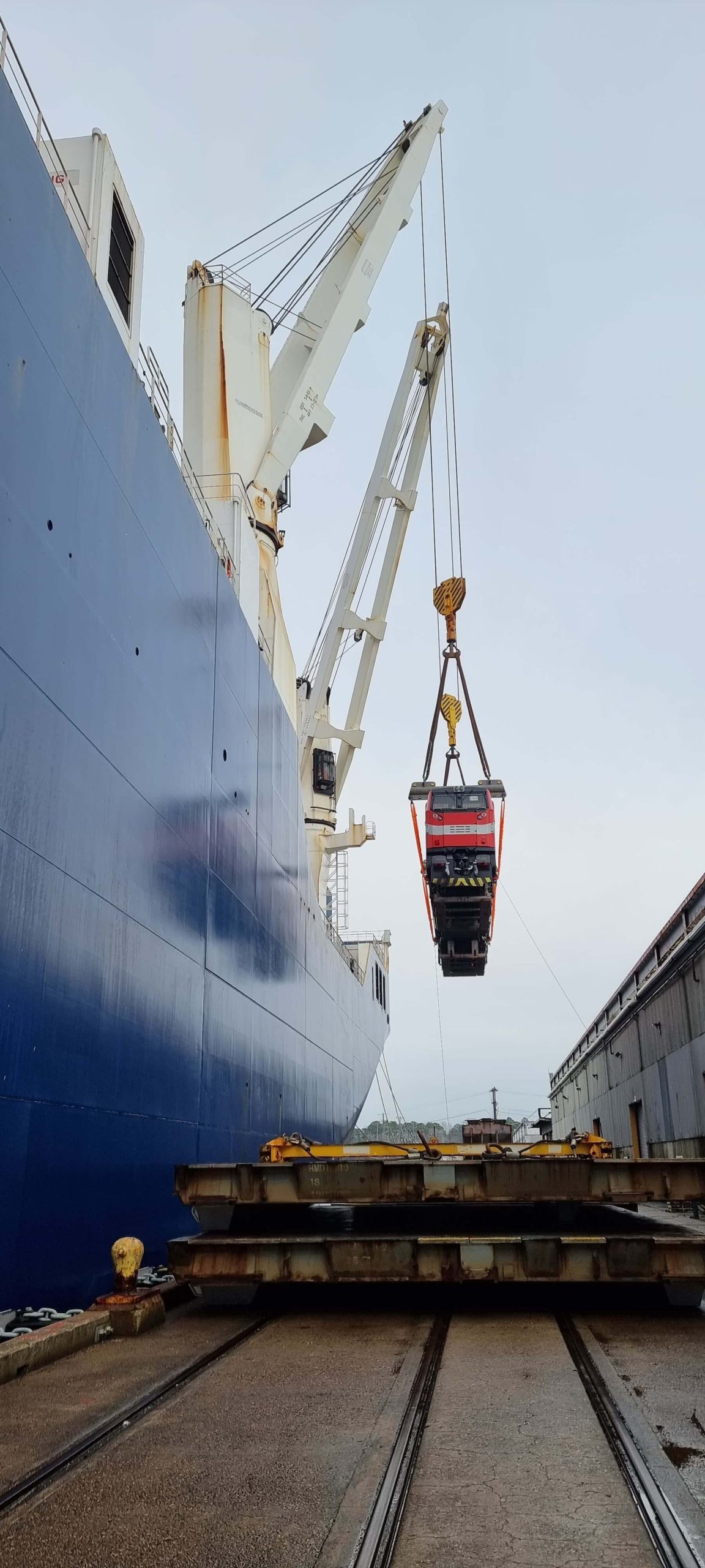 Heavy lift project cargo handling