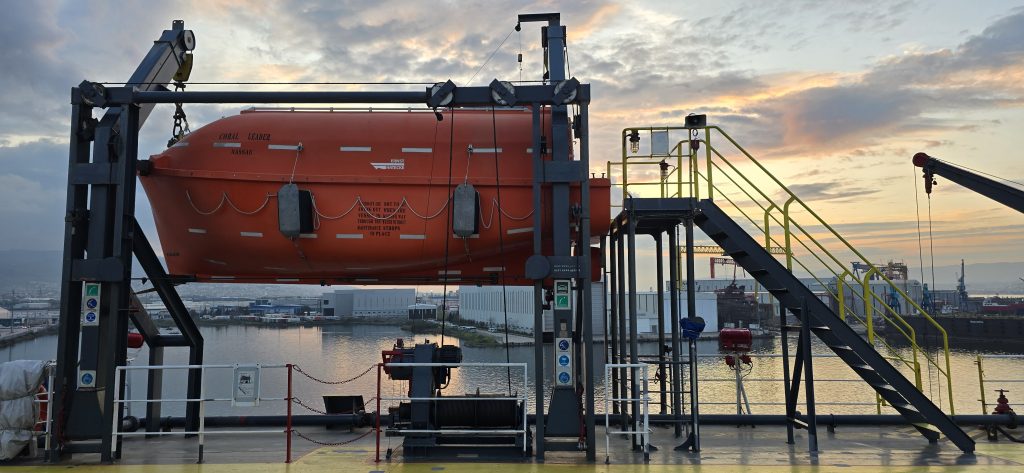 Mykola Aleksyeyev conducting marine surveying, MAMVC Porto
